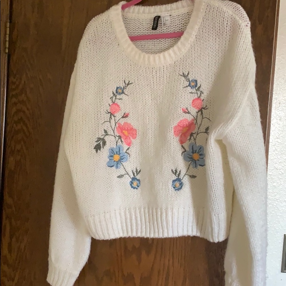 SALE!! WHITE SWEATER